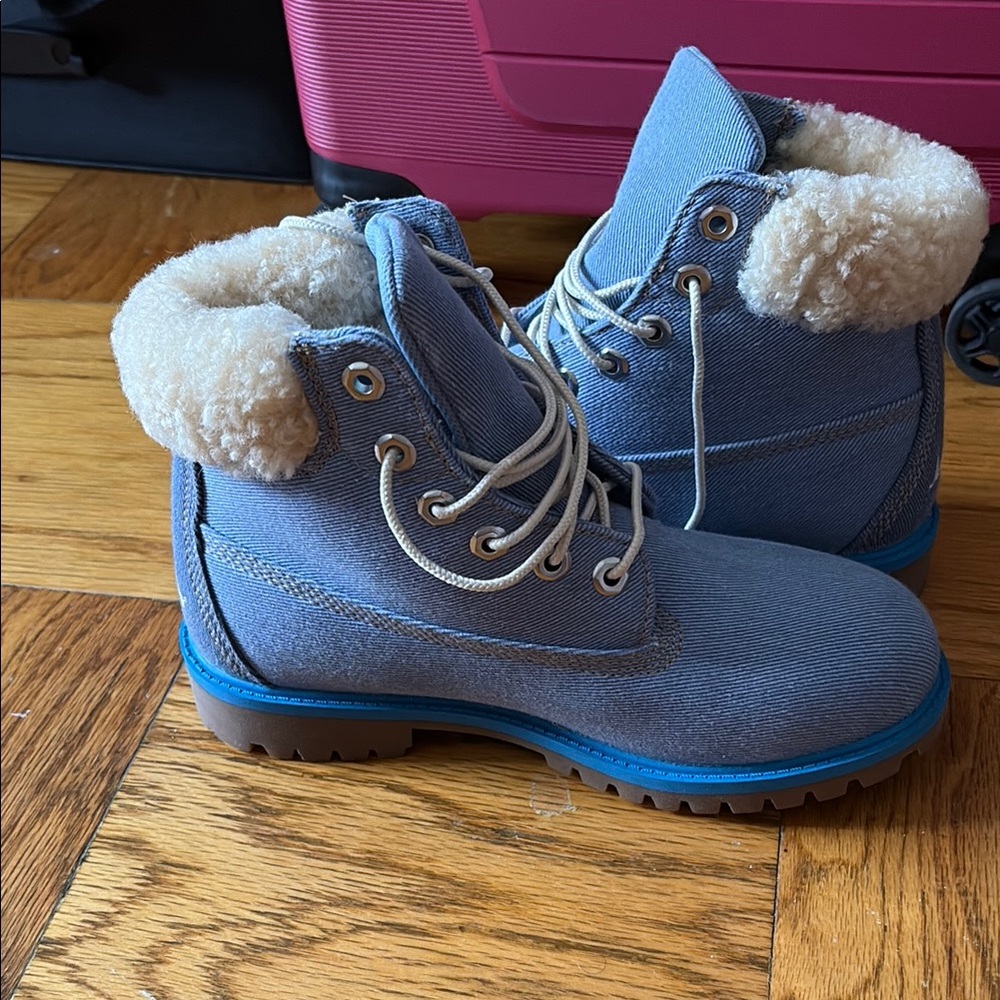 Blue Timberland Winter Boots with Faux Fur Lining